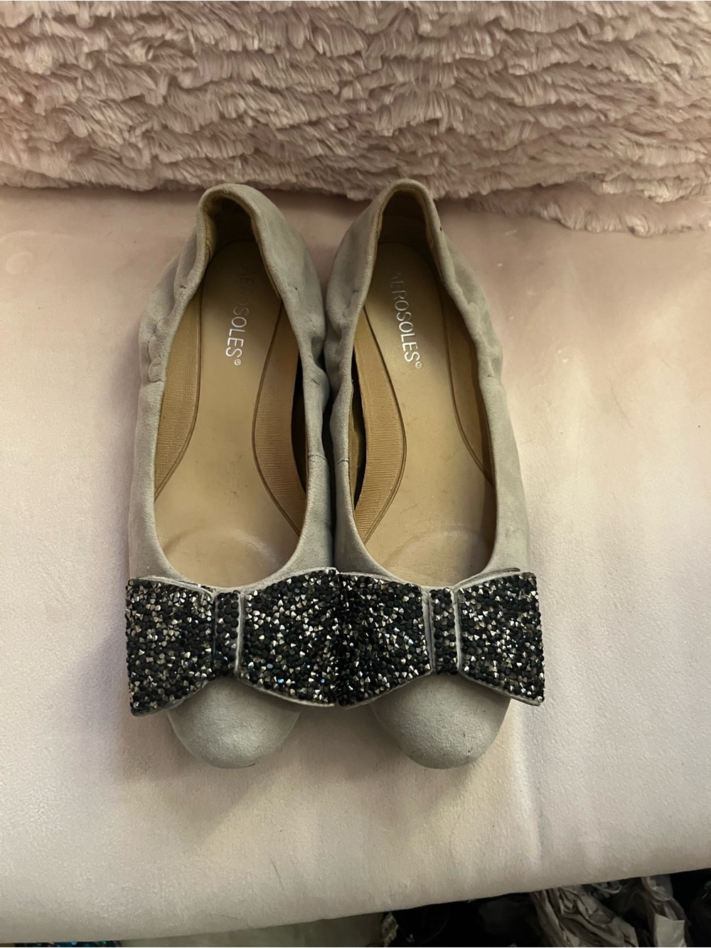 AEROSOLES Light Gray Ballet Flats with Black Glitter Bow